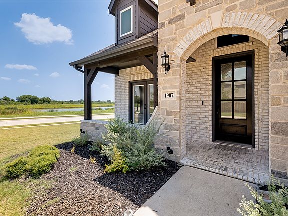 3rd image of 1907 Huron Dr