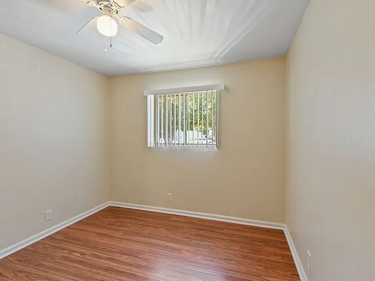 ROCKINGHAM APARTMENTS — Photo 35