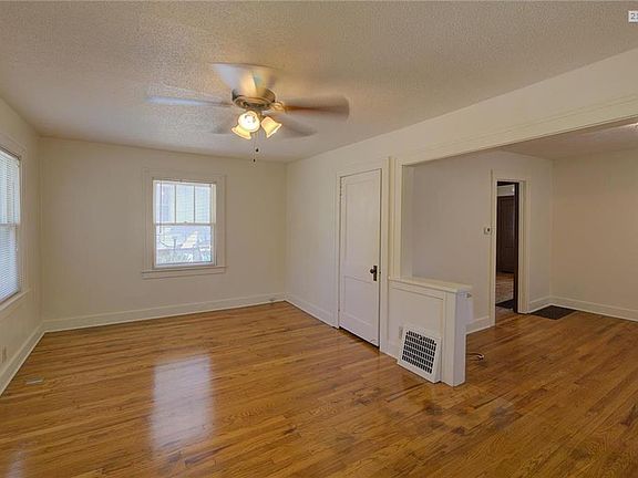 4th image of 1015 S Cottage Ave