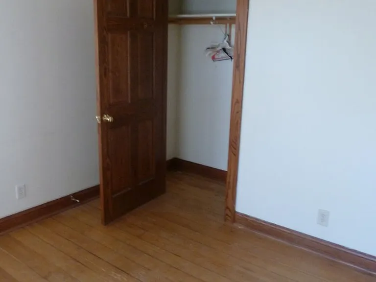 426 E Smith St — Photo 6