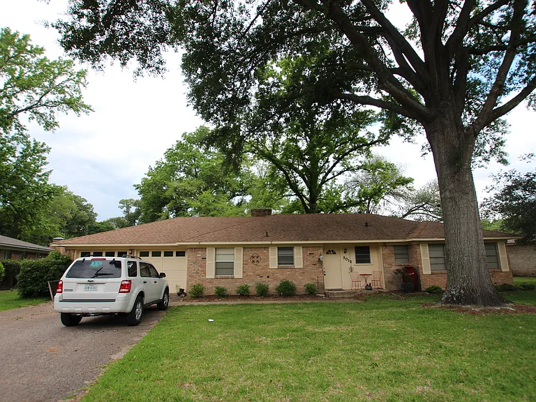 3012 Tower Dr — Photo 2