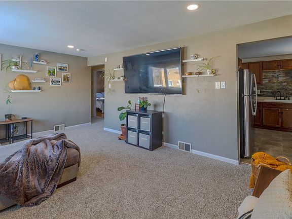 3rd image of 475 Ridgemont Dr