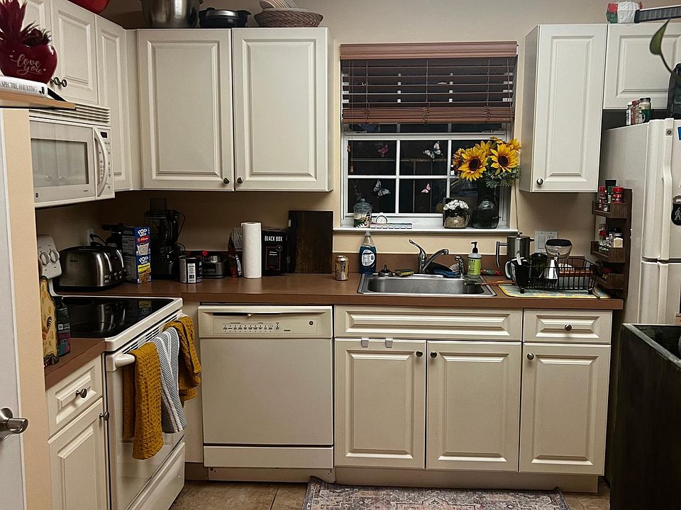 Currant Tennant kitchen area