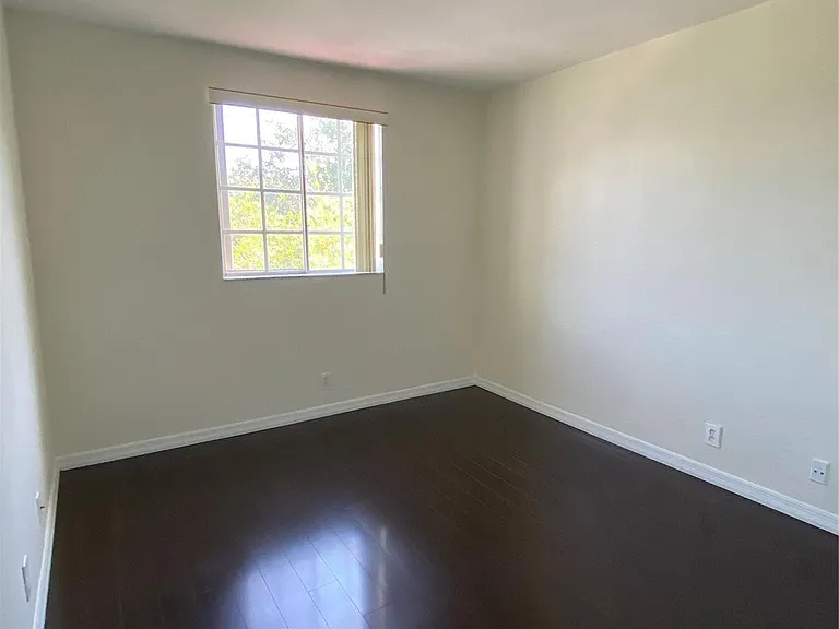 338 Cambridge Dr — Photo 10