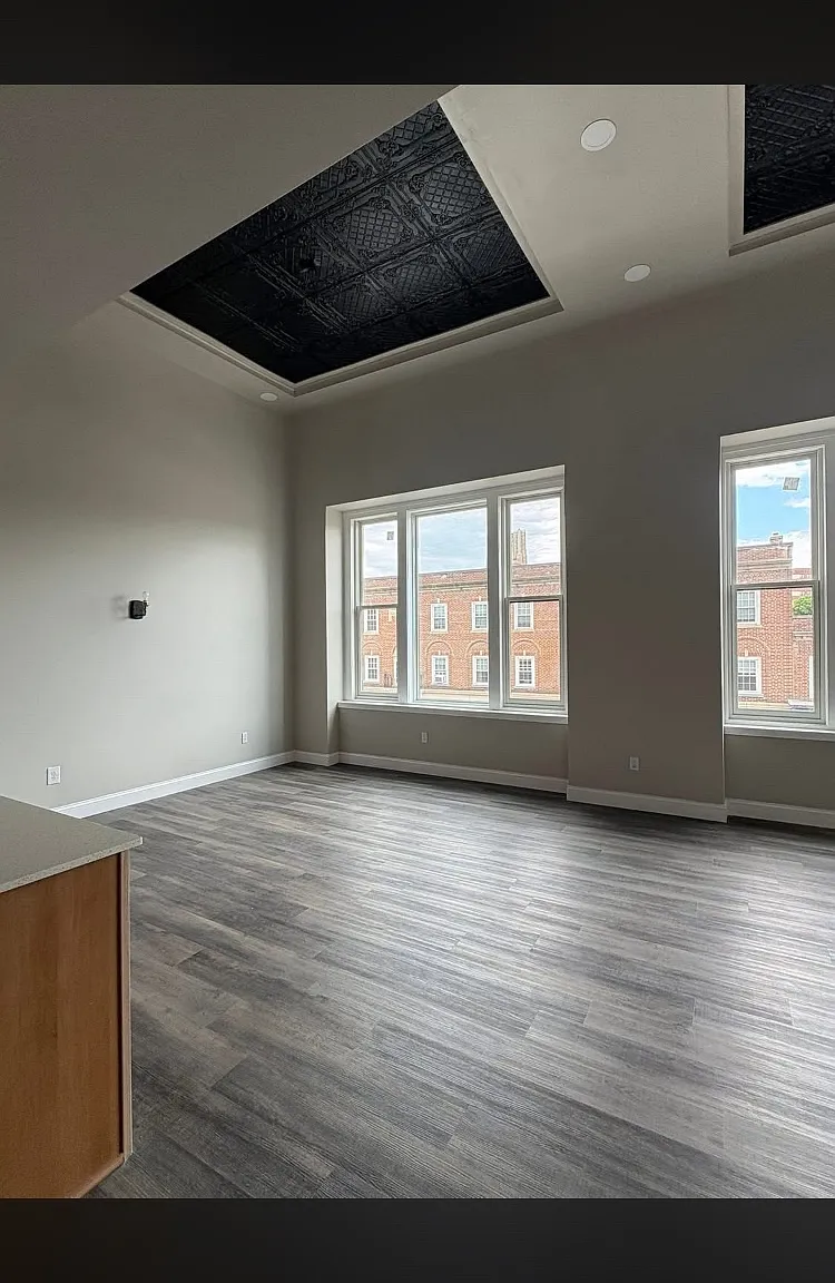 1 bed, 1000 sqft, $1,350 — Photo 2