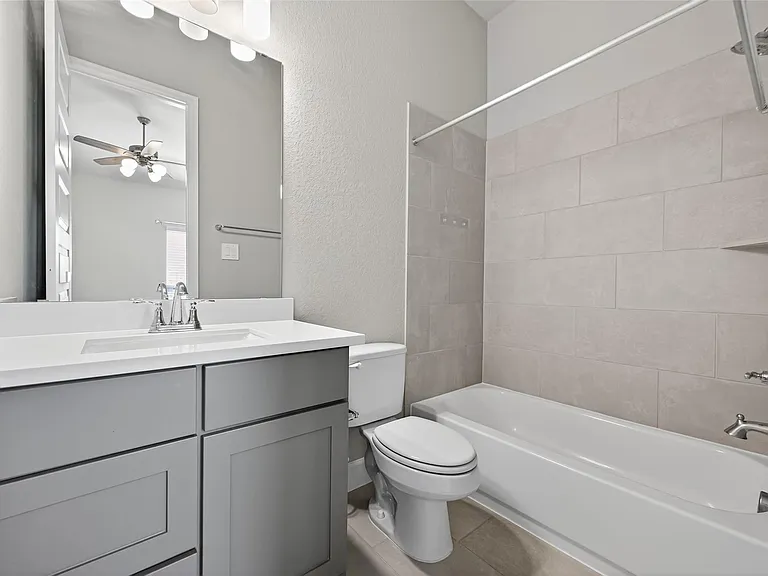 15330 Legacy Park Way — Photo 44