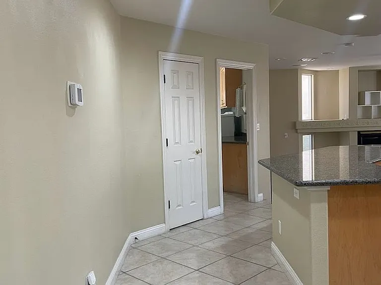 8757 Castle Hill Ave — Photo 10