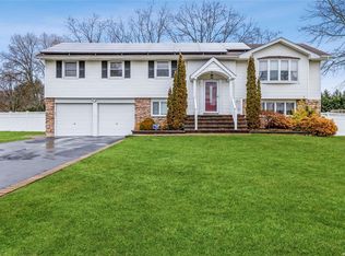 3 Wendy Ln, East Northport, NY 11731