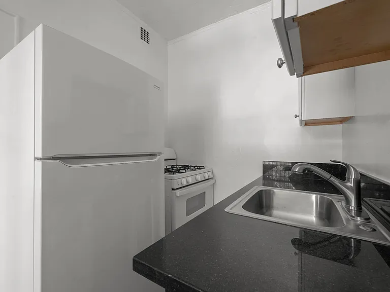 1610 N Normandie Ave — Photo 6