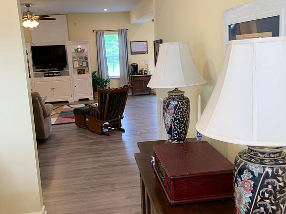 5th image of 320 Oakley Dr