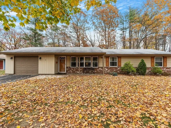 5 Robert Rd, Hudson, MA 01749