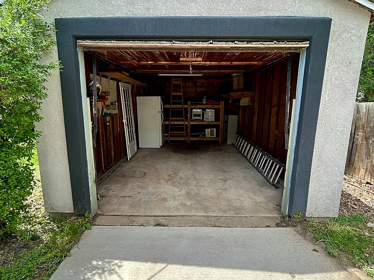 724 N Logan Ave — Photo 9