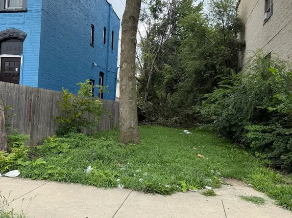 4318 W Gladys Ave, Chicago, IL 60624