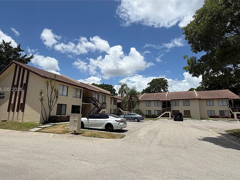 2550 Riverside Dr #223 — Photo 15