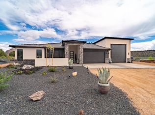 963 W Foothill Dr, Apple Valley, UT 84737