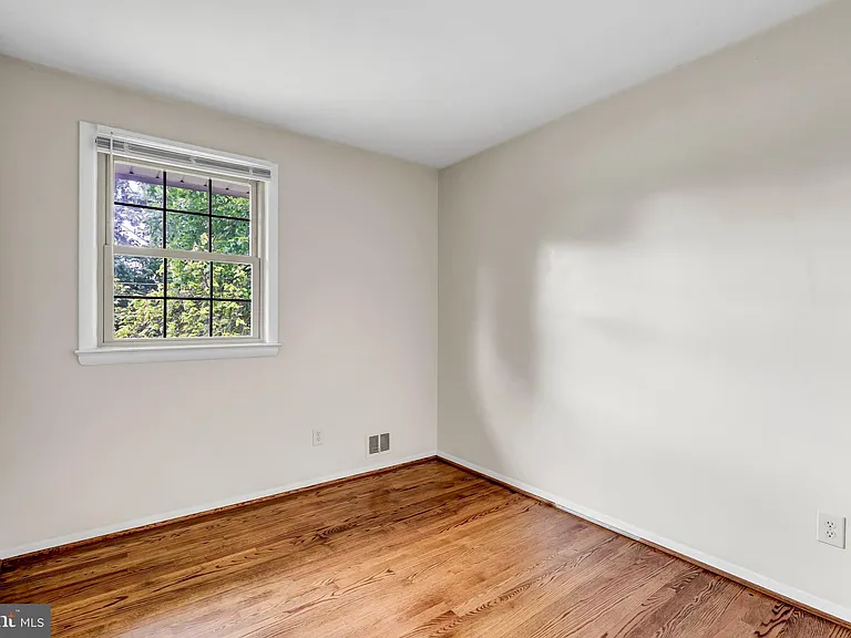 14715 Lock Dr — Photo 24