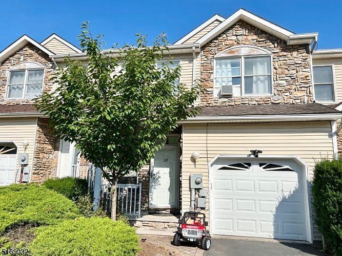 1st image of 119 Summerhill Dr