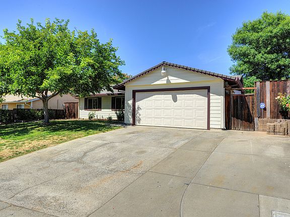 3rd image of 7016 Woodmore Oaks Dr