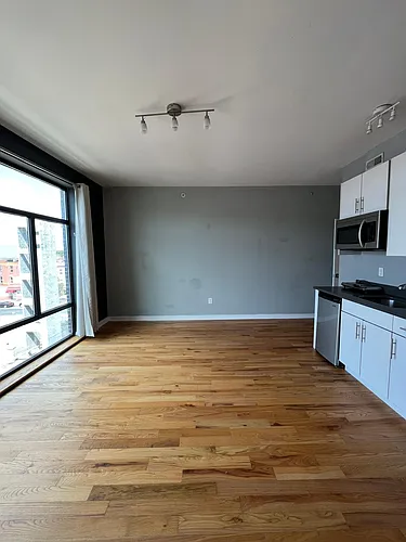 533 N Budd St Photo 1