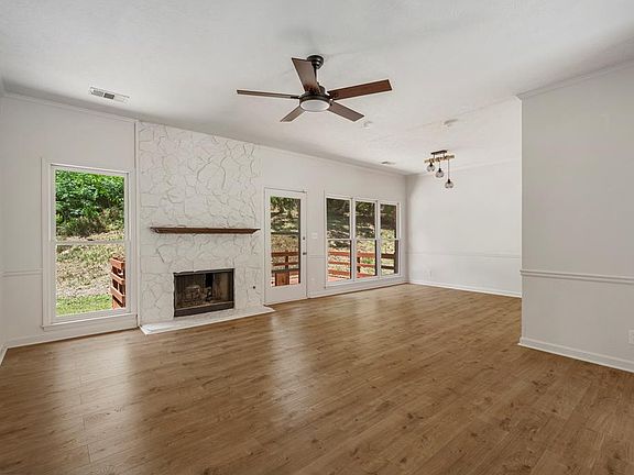 4th image of 1187 Cloverdale Rd
