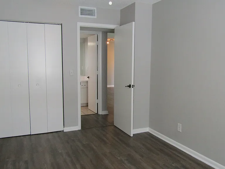 607 S Albany Ave #12 — Photo 18