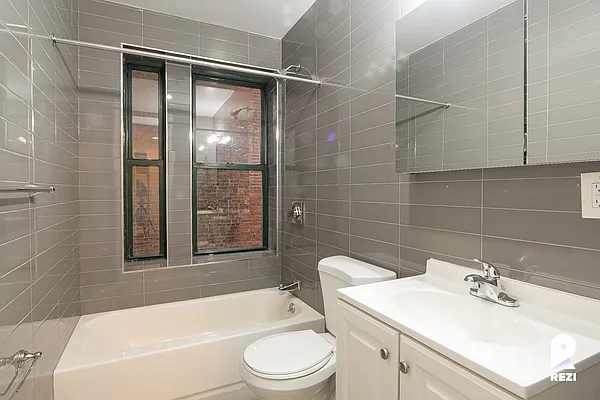 Rented by REZI | media 25