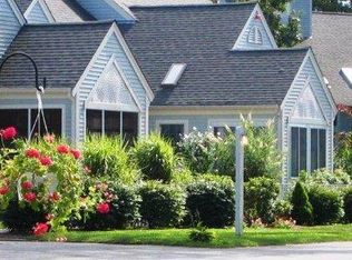 16 Gold Leaf Ln #16, Mashpee, MA 02649