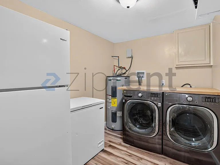 906 Diamond Cir — Photo 23
