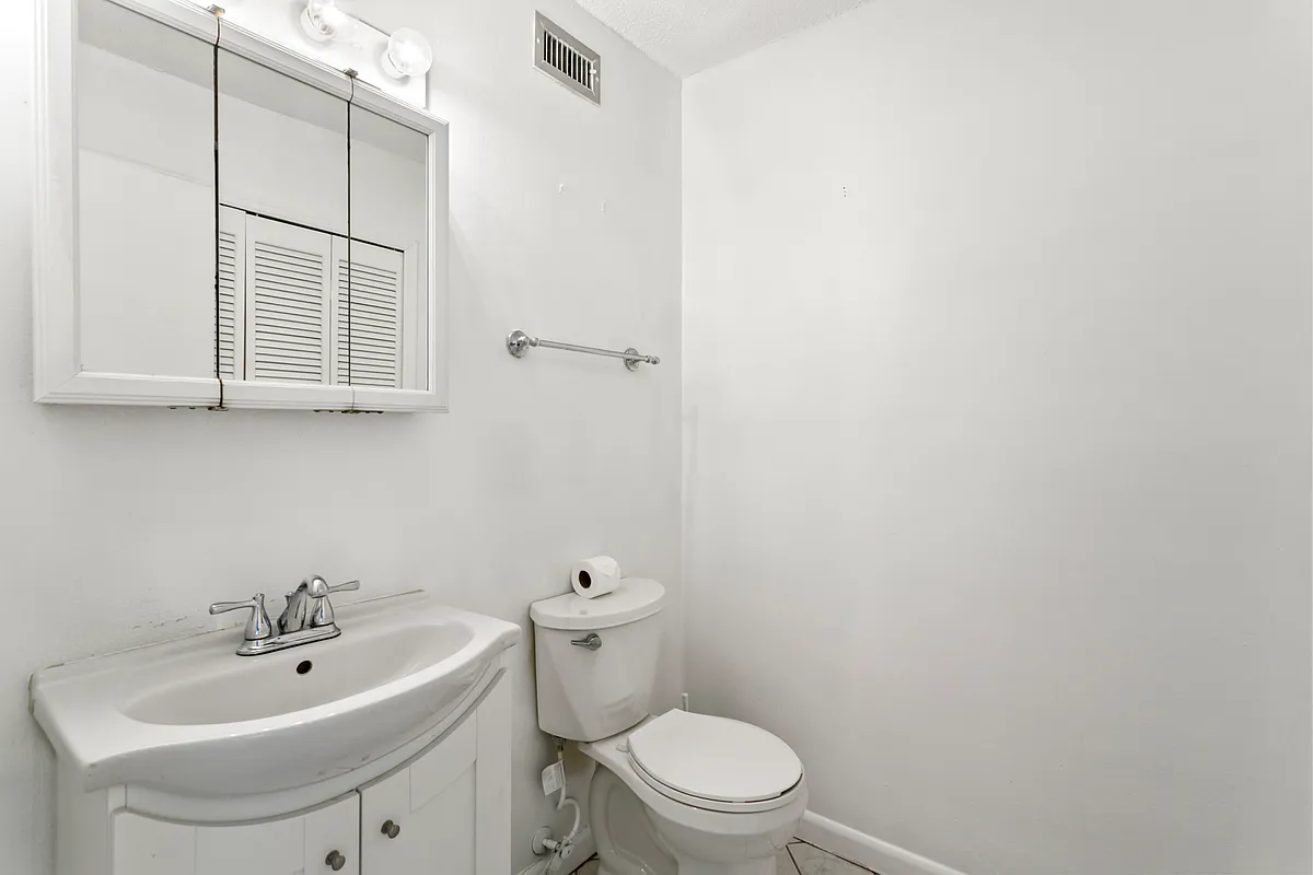 Building Photo - 5850 Cypress Gardens Blvd #103
