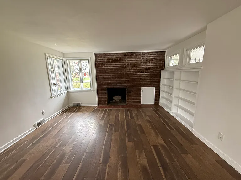 124 Penarrow Rd — Photo 10