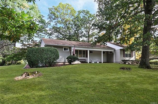 1st image of 3 Woodside Dr