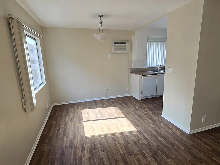 510 S Mariposa Ave #205 — Photo 7
