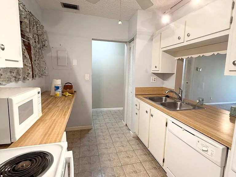 930 SW 9th Street Cir #205 — Photo 7