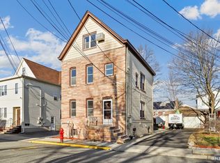 67 Kossuth St, Wallington, NJ 07057