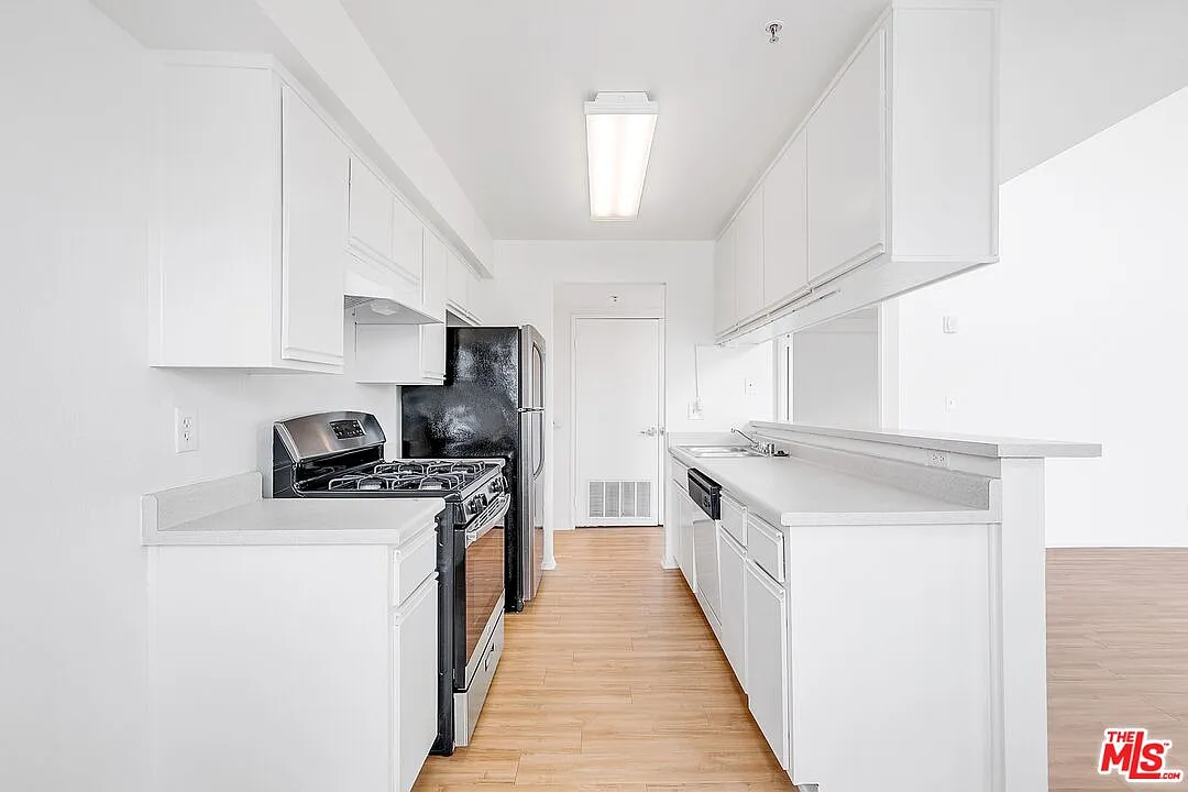 1 bed, 1.5 bath, 800 sqft, $3,495 — Photo 2