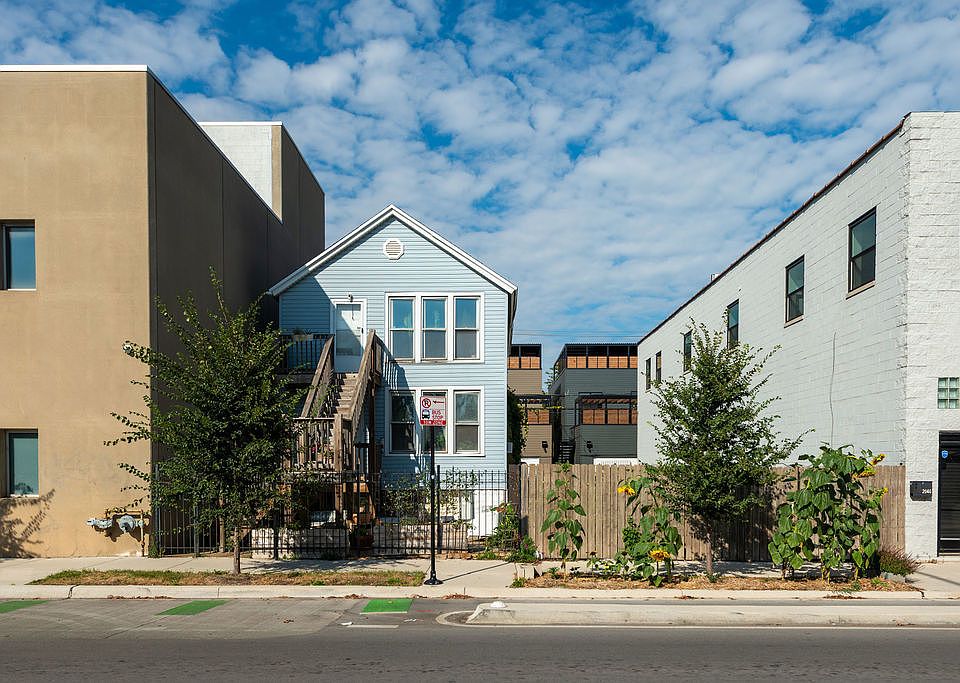 2nd image of 2048 W Grand Ave