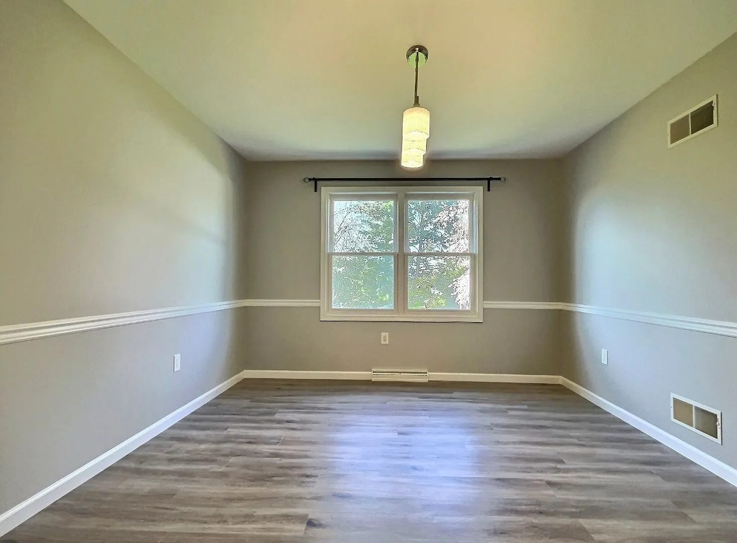 Freshly Renovated 3BR Home w/ 2-Car Garage Cumberland Valley SD — Photo 4