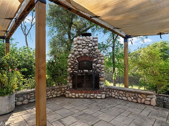 3rd image of 2262 Honey Run Rd