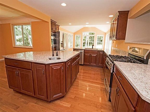 4th image of 2728 Otterbein Dr