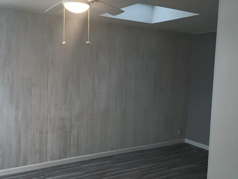 Living room showing skylight view