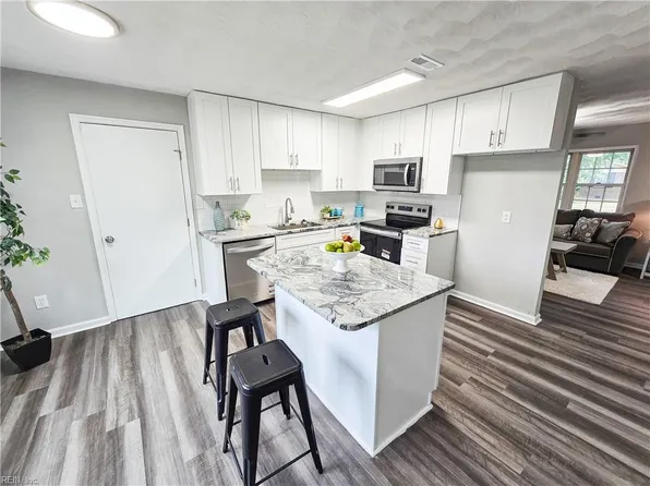 1649 Cardigan St, Chesapeake, VA 23324