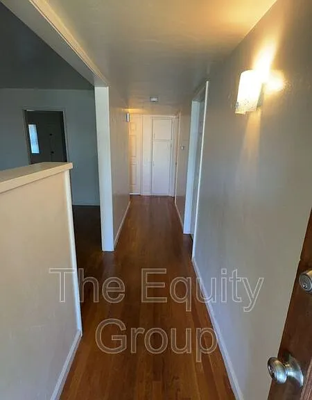 1325 S Crowe St — Photo 2