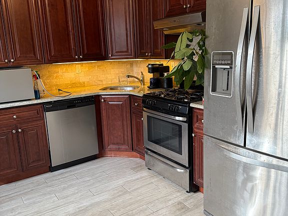 3rd image of 1-95 Detroit Ave