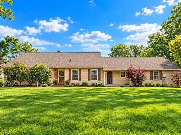 11 Sager Rd, Valparaiso, IN 46383