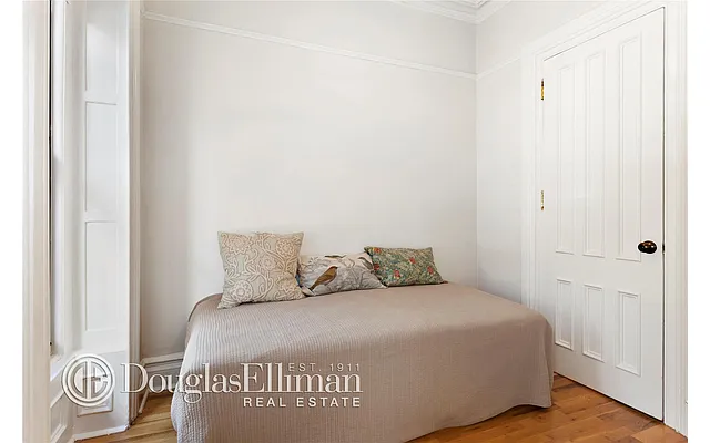 Rented by Douglas Elliman | media 19