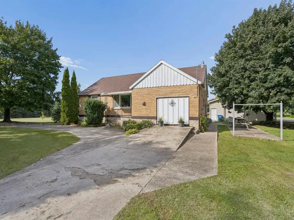 2562 Black Wolf Ave, Oshkosh, WI 54902