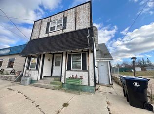 206 S Warrington Ave, Cecil, WI 54111