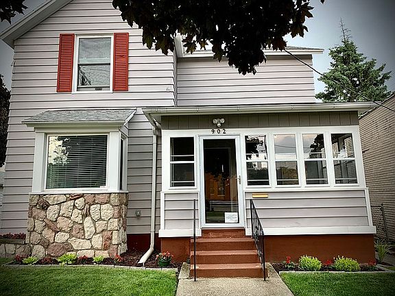 3rd image of 902 Muskegon Ave NW