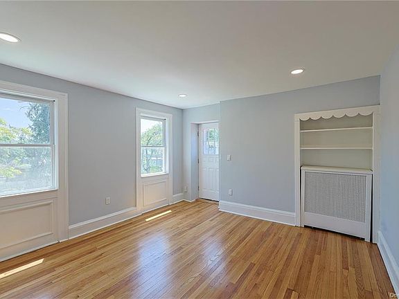 5th image of 40 Depeyster St
