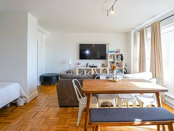 5th image of 1 Fordham Hill Oval APT 7A